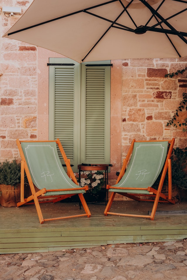 Comfort en Stijl: Ontdek de Voordelen van een Goedkope Loungebank en 8-Persoons Diningset